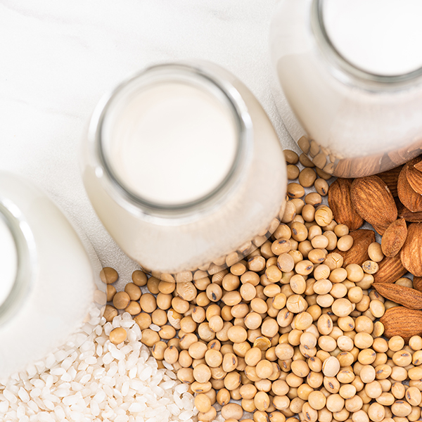 Leche de soya, leche de almendras y leche de arroz 